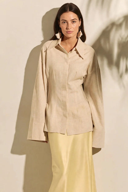 Linéa Linen Relaxed Shirt on model