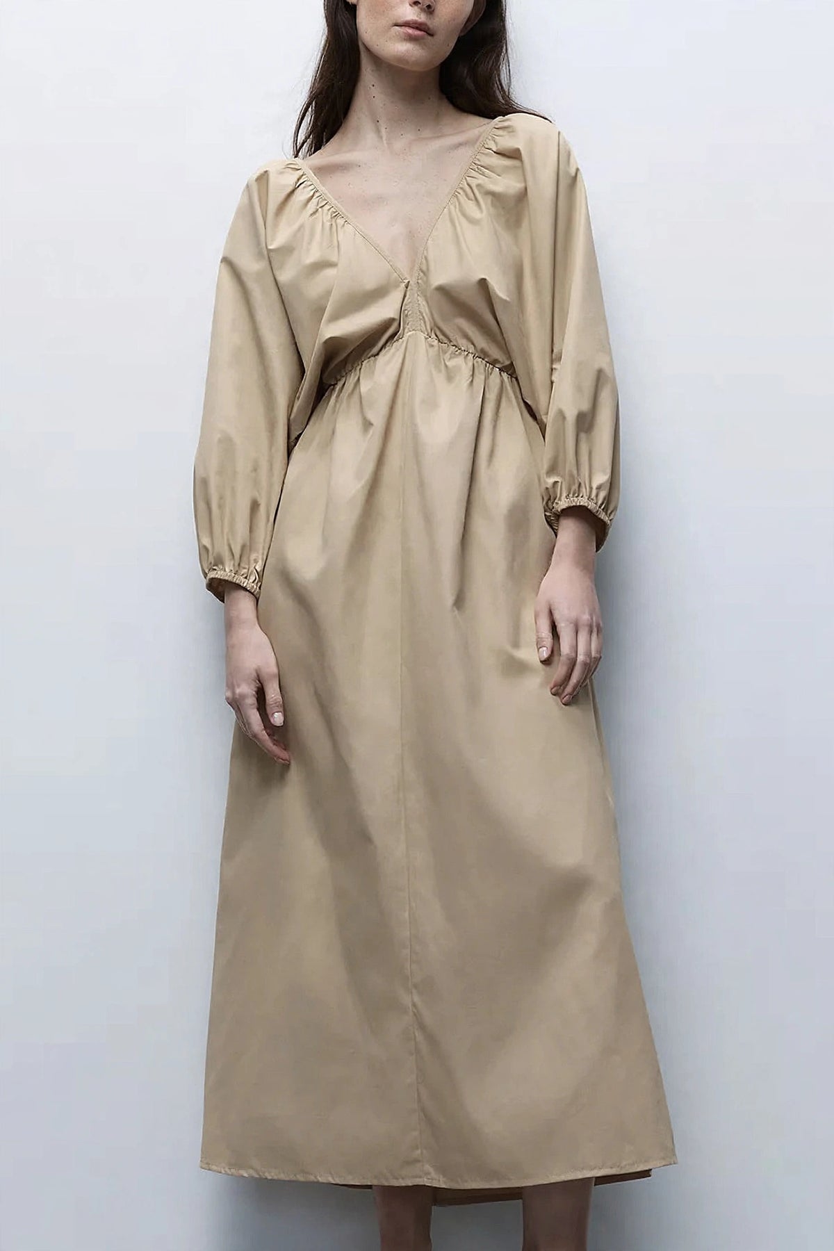 Épure V-Neck Puff-Sleeve Dress on model