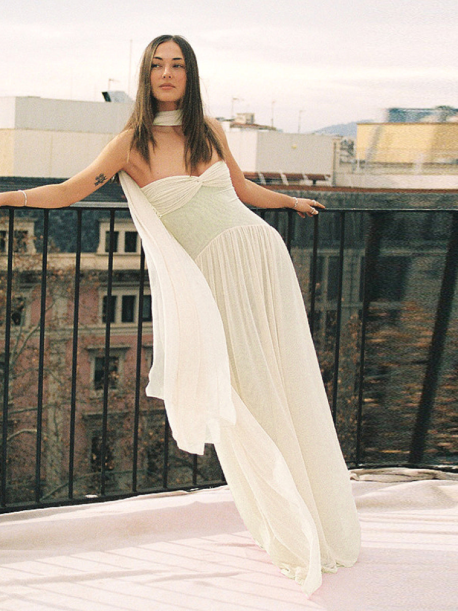 Chic Strapless Long Dress with Flowing Ribbons